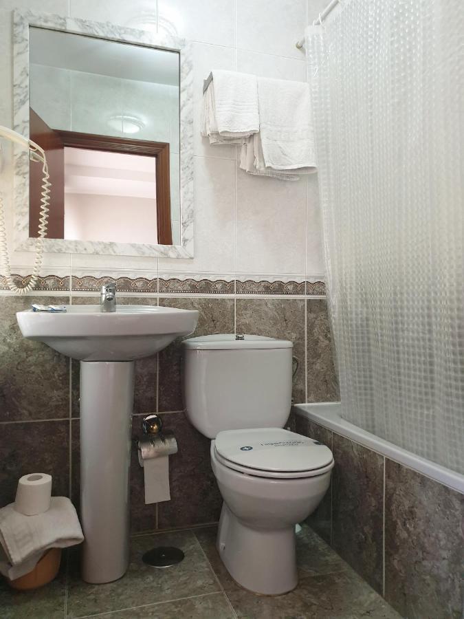 Hostal Puente Azud Avilés Eksteriør bilde